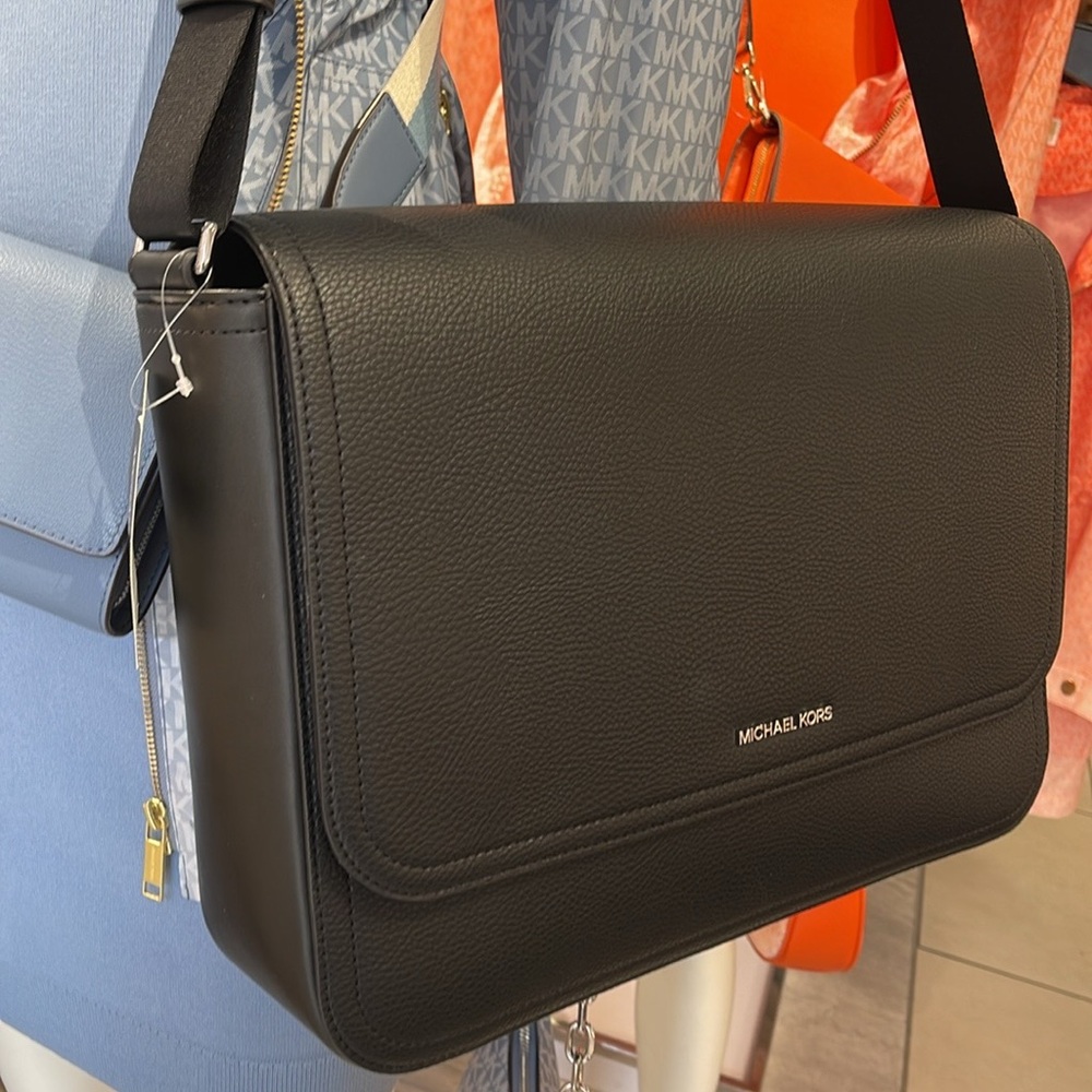 MICHAEL KORS
Cooper Messenger Laptop Bag
Black
 NWT - Picture 4 of 16